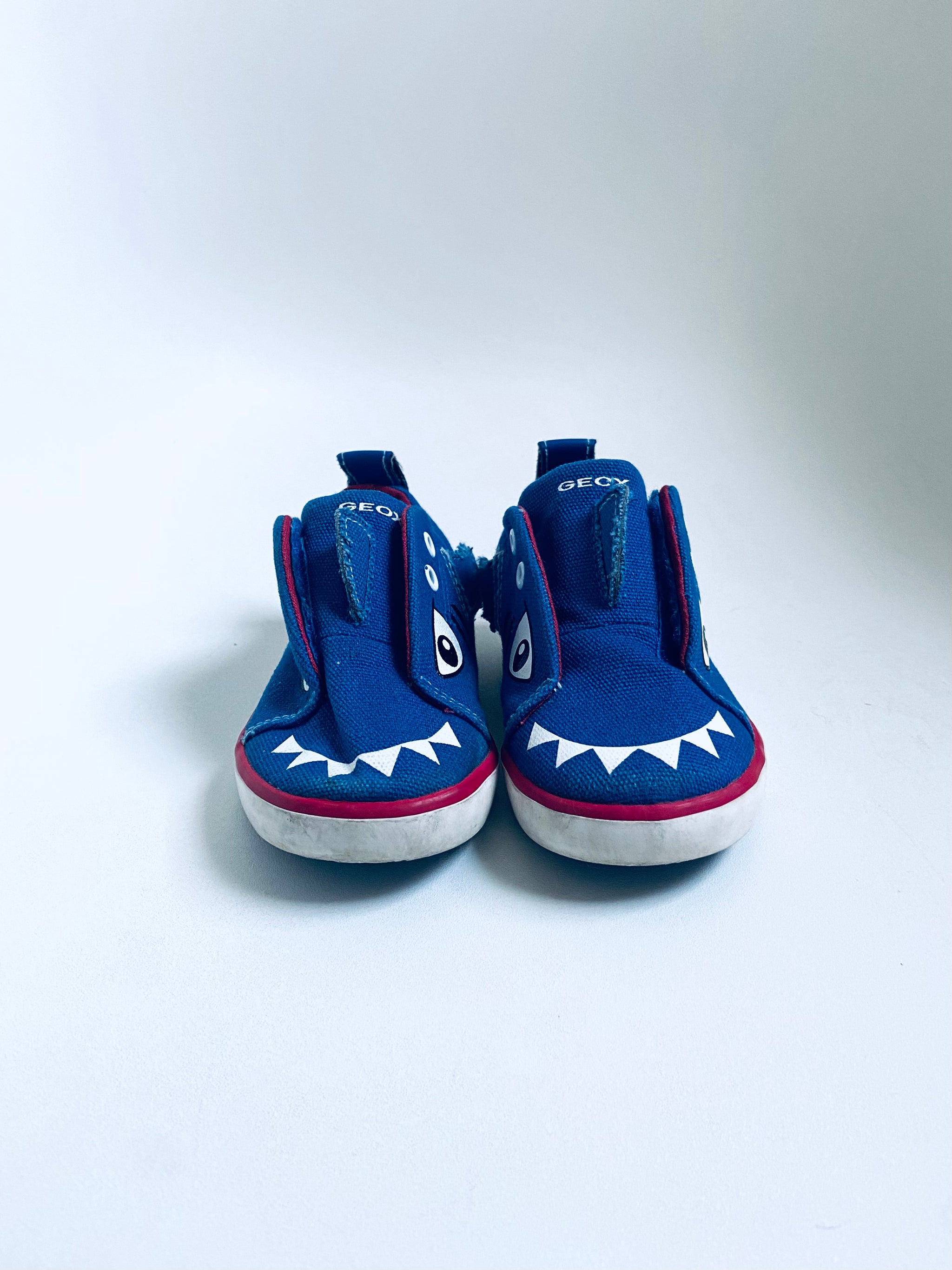 Geox Baby Shark Slip On Sneakers Size 6.5 Toddler rinse repeat kids