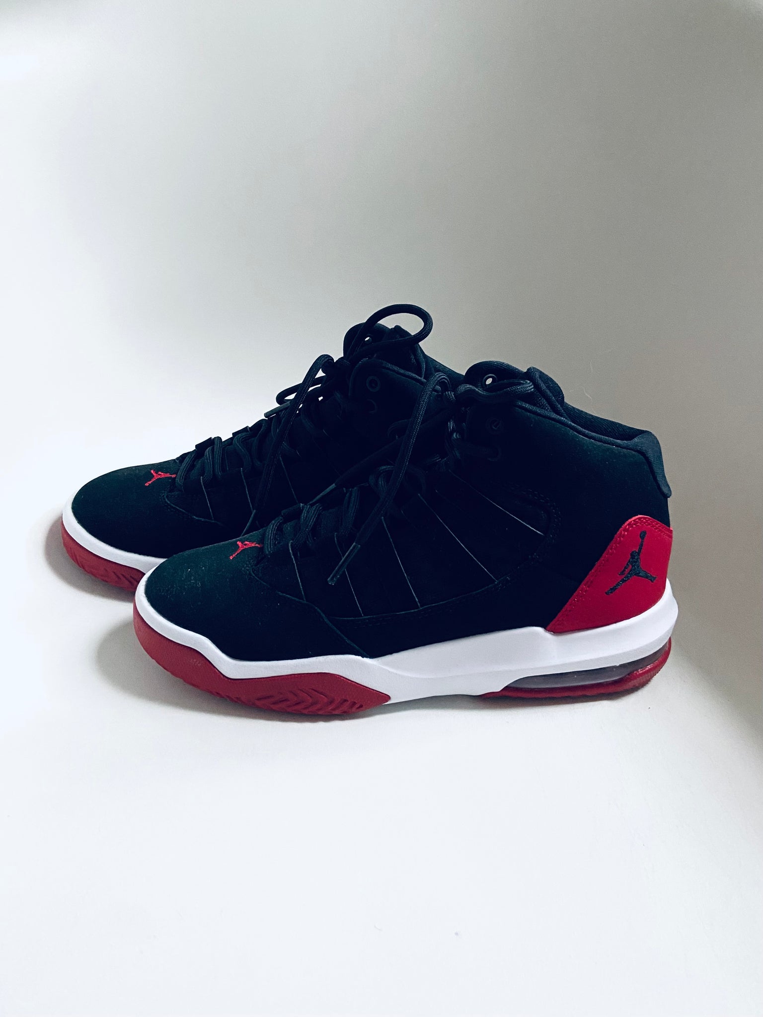 Nike | Jordan Max Aura (Size 3.5 Youth)