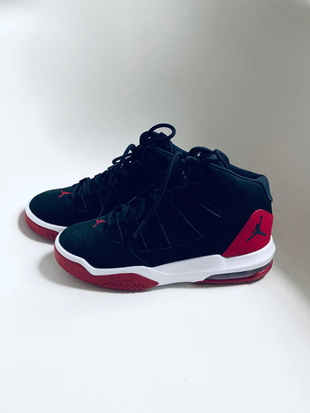 Nike | Jordan Max Aura (Size 3.5 Youth)