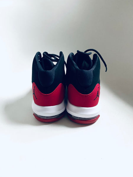 Nike | Jordan Max Aura (Size 3.5 Youth)