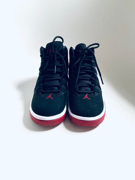 Nike | Jordan Max Aura (Size 3.5 Youth)